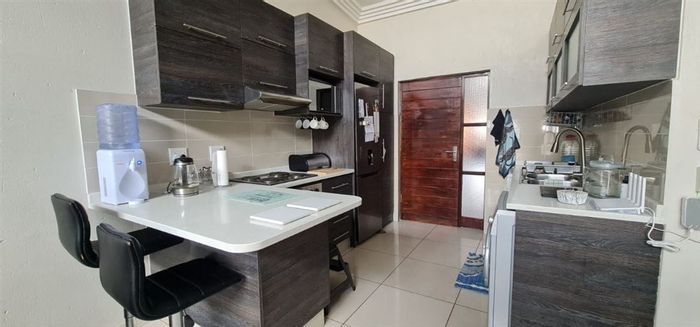 Eveleigh Apartment For Sale: 3 bedrooms, en-suite, carport, ideal for families.