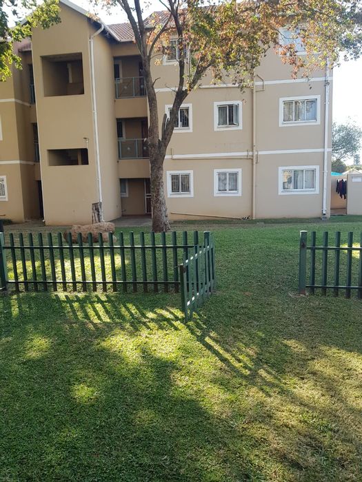 For Sale: House in Parkdene with 2 bedrooms, open-plan living, and easy access.
