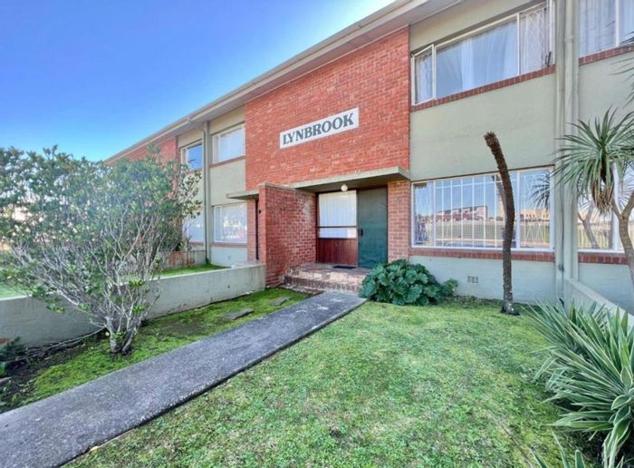 Linton Grange House For Sale: 2 Bedrooms, garden, open plan kitchen, secure parking.