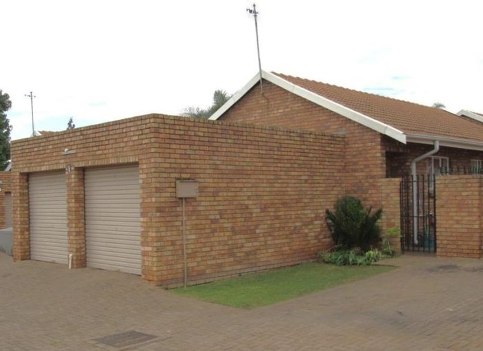 3-Bedroom Townhouse in Hennopspark For Sale with Security and Convenient Location.