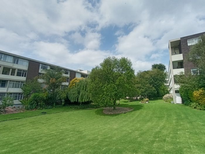 2-Bedroom Apartment To Rent in Atholl with garden access, pool, and parking.