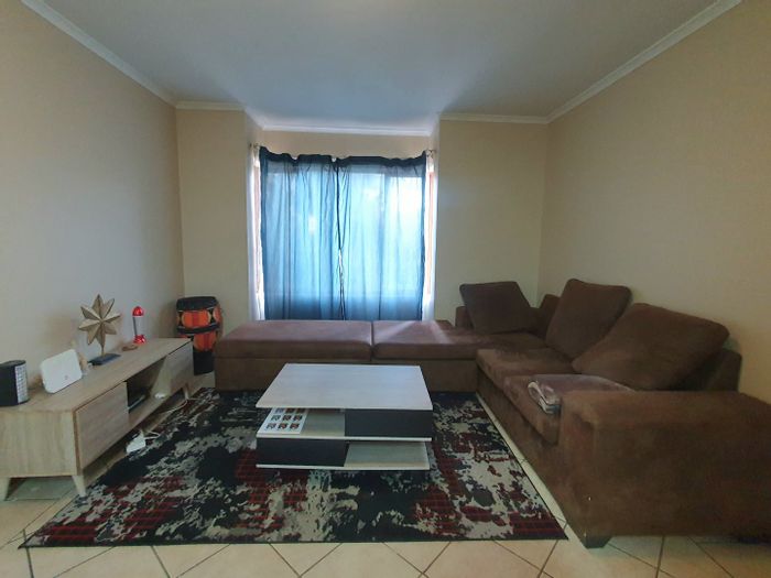 Montana Apartment For Sale: 2 Bedrooms, pool access, secure estate, convenient location.