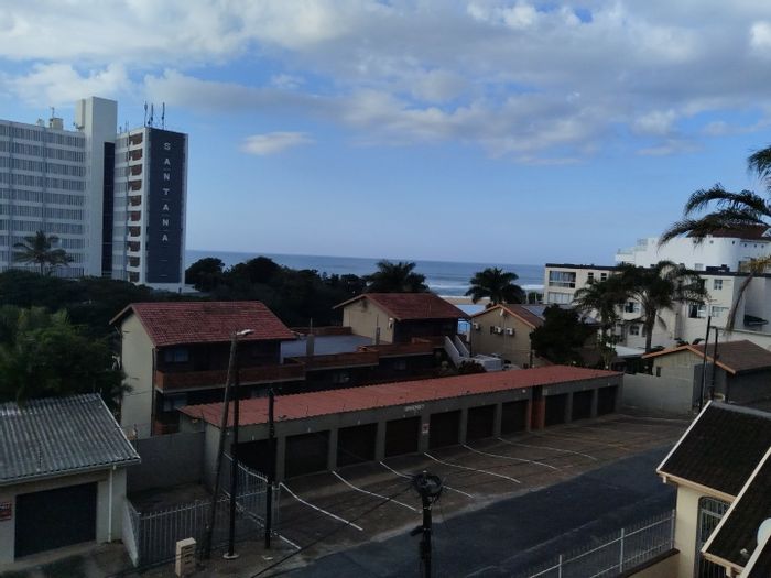 Coastal apartment in Margate Central, ocean views, fully furnished, for sale.