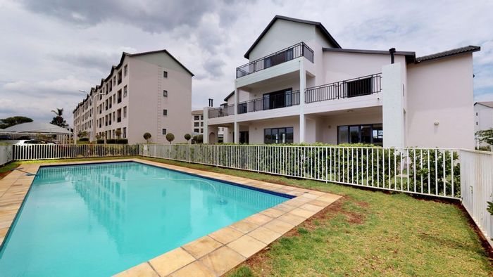 Carlswald Apartment To Rent: 2-bed, clubhouse, gym, pool, secure estate living.