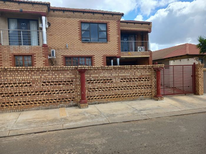 Lotus Gardens House For Sale: 4 beds, pool, garage, security features, Wi-Fi ready.