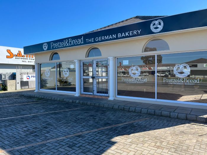 Walmer Commercial Property For Sale: Showroom, warehouse, office space, secure parking.