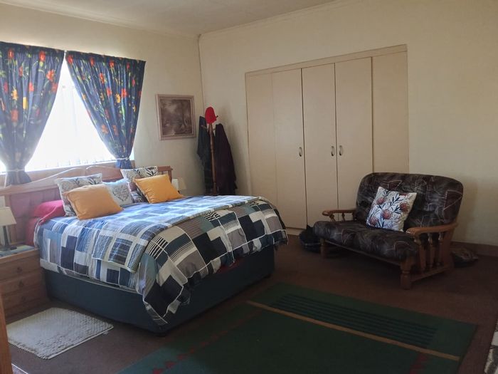 Homelake House For Sale: Dual premises, business rights, and income-generating flatlet.
