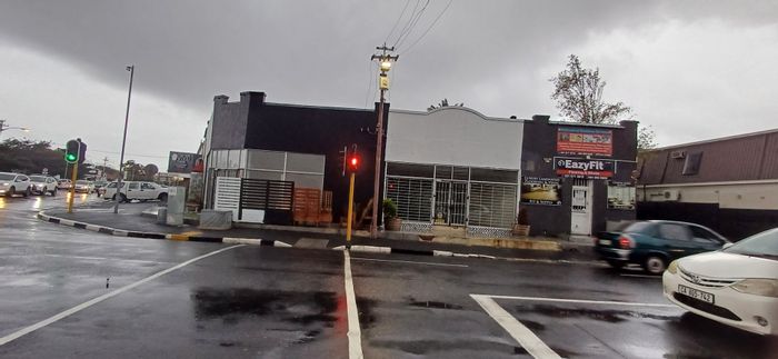 Retail shop to rent in Rondebosch East, 85 m², ideal for small business.