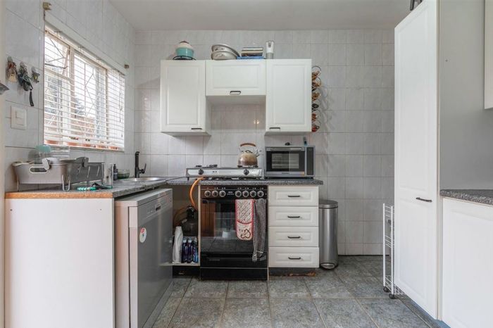 Rynfield Townhouse For Sale: 2 Bedrooms, secure garage, convenient layout, low maintenance.