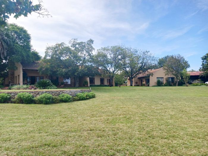 Rietfontein AH Farm For Sale: 23 hectares, multiple homes, pool, conference room.