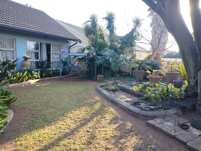 For Sale: Strubenvale House with borehole, pool, lapa, and double garage.