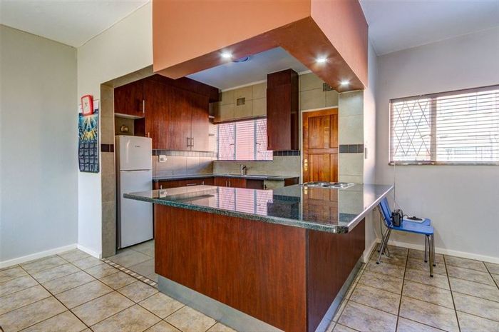 For Sale: Townhouse in Kempton Park Ext 1 with 2 beds, garage, and pantry.