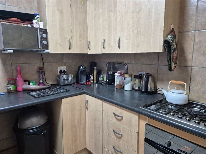 For Sale: Apartment in Ravensklip with 2 bedrooms, dining room, and carport.