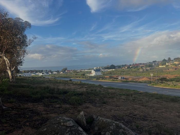 St Helena Views House For Sale: Spacious plot, low levies, flexible building options.