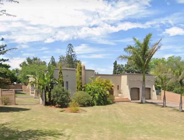 Vanes Estate House For Sale: Spacious 4-bedroom home with large garden, security features.