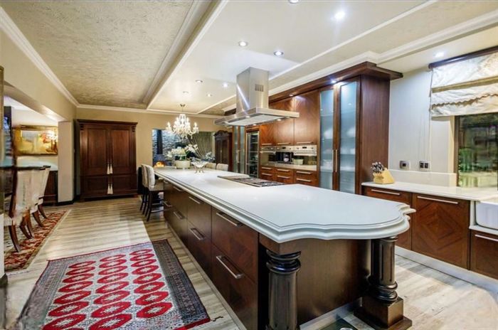 For Sale: Spacious 4-Bedroom House in Benoni Country Club with Pool and Study.