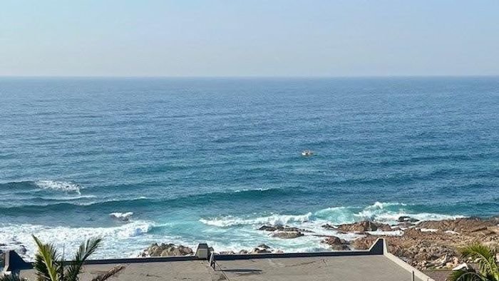 For Sale: Apartment in Manaba Beach with ocean views, jacuzzi, and secure parking.