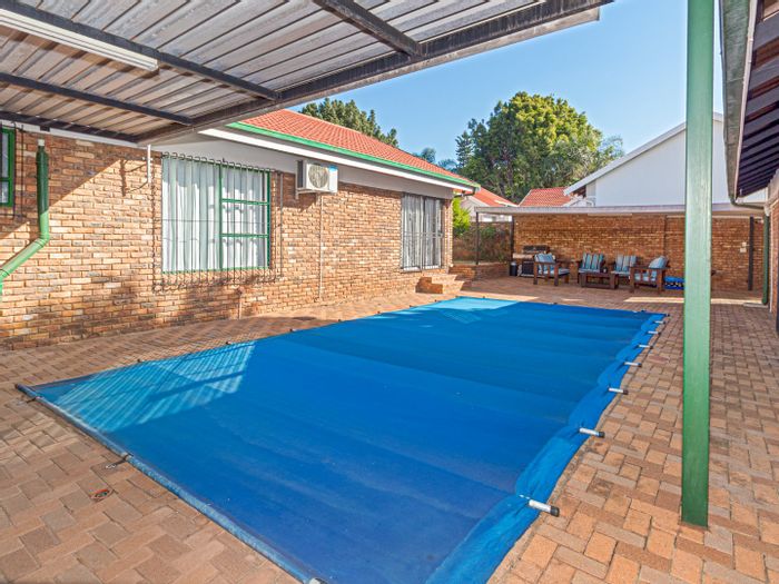Amandasig House For Sale: 5 Bedrooms, pool, borehole, large garden, dual living potential.