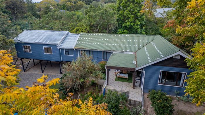 House for Sale in Hunters Home: Spacious garden, separate flat, under-house parking.