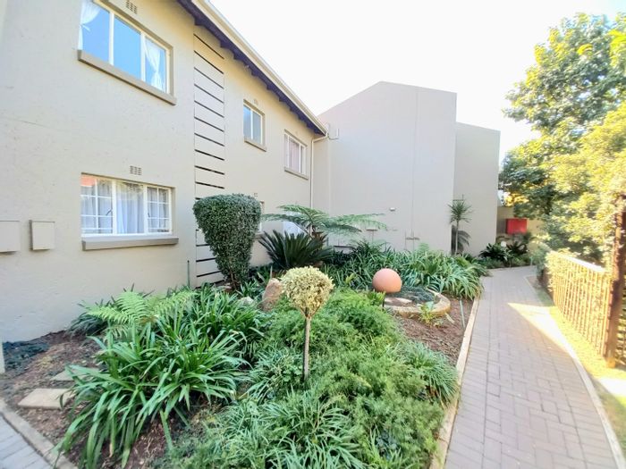 Eden Glen Townhouse For Sale: 2 Bedrooms, Pool, Tennis Court, 24-Hour Security.