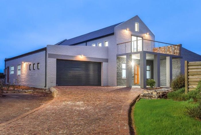 For Sale: Spacious 3-Bedroom House in Stilbaai Wes with Loft and Private Patio.