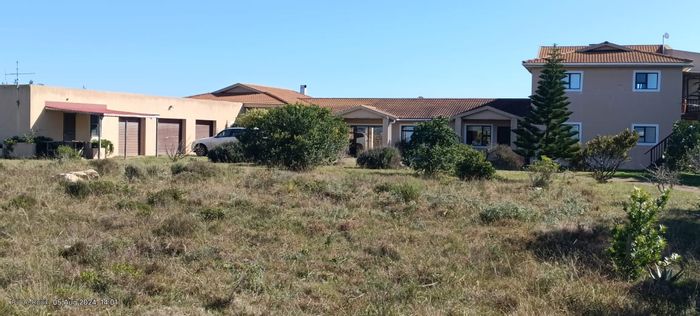 Aalwyndal Farm For Sale: Development potential, multiple apartments, and strategic location.