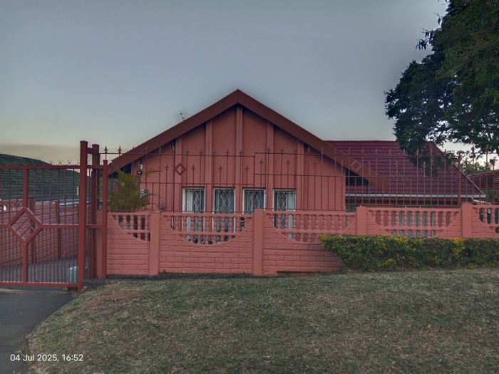 Northdale House For Sale: 3 Bedrooms, spacious yard, large carport, secure access.