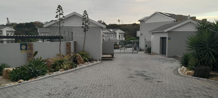 2 Bedroom House To Rent in Westering with WiFi, balcony, and built-in braai.