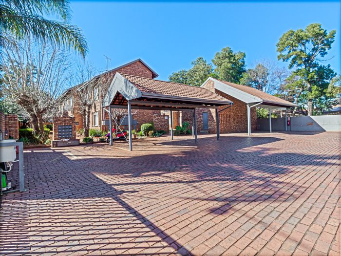 For Sale: 2-Bedroom Apartment in Clubview with Pool, Secure Complex, Great Investment.