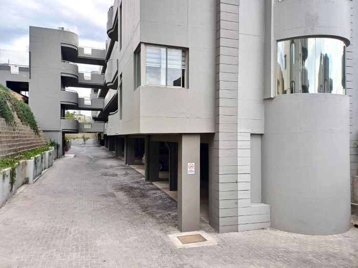 Island View Apartment For Sale: 2 beds, en-suites, private patio, double garage.