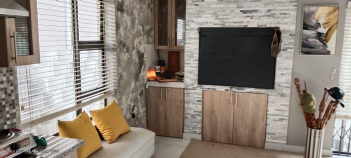 For Sale: House in Seemeeu Park with indoor braai, solar system, and spacious deck.