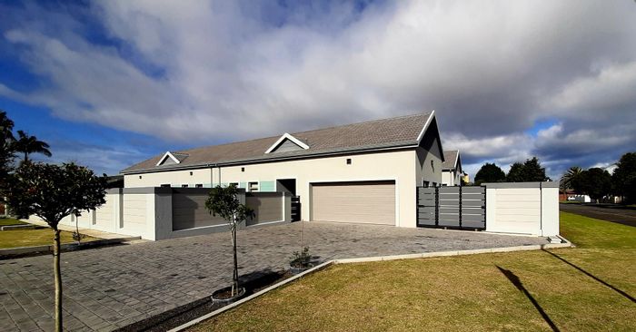 For Sale: House in Heather Park with 3 bedrooms, entertainment area, and smart features.