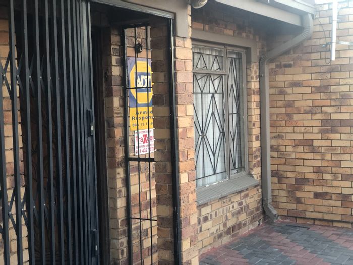 3-Bedroom Townhouse For Sale in Heidedal with En-Suite, Near Amenities.