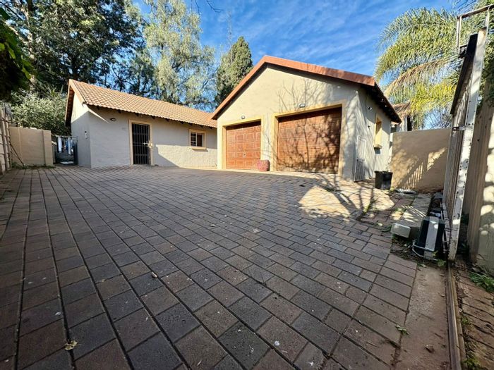 For Sale: Spacious 5-bedroom house in Lyttelton Manor with dual kitchens and garages.