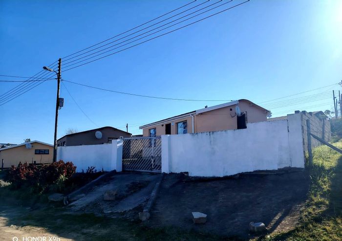 For Sale: 2-bedroom house in Mdantsane with security, large ERF, and renovation potential.