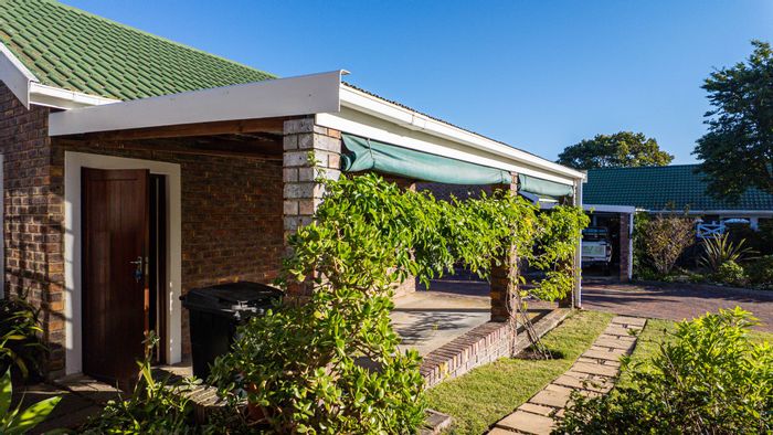 For Sale: House in Old Place with garden, garage, and gated community access.