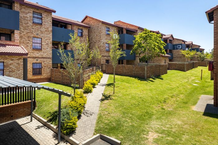 For Sale: 1-Bedroom Apartment in Noordwyk with Covered Parking and Open Plan Living.