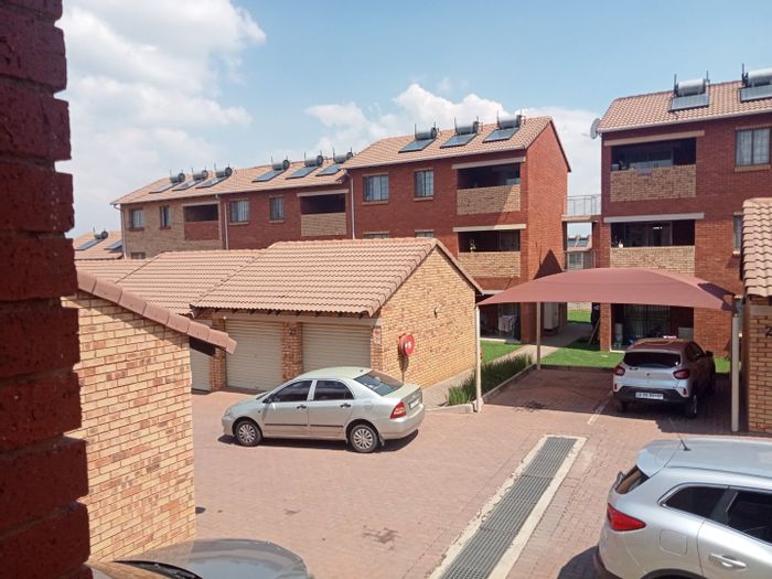 For Sale: Noordwyk Apartment with 2 Bedrooms, Garage, and 24-Hour Security.