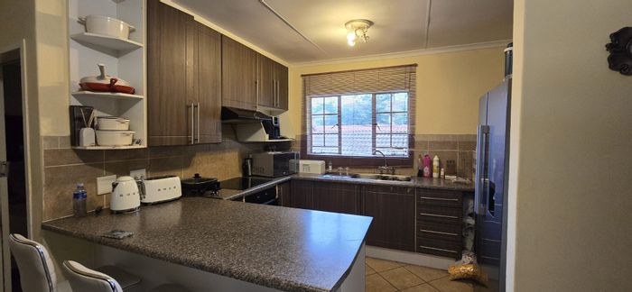For Sale: 2-Bedroom Apartment in Mooikloof Ridge with clubhouse, pools, and security.