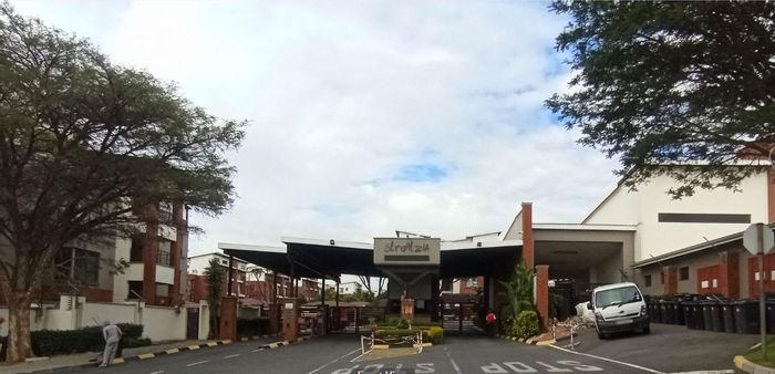 For Sale: Eastleigh Apartment with 2 Bedrooms, Pool, Gym, and Security Access.