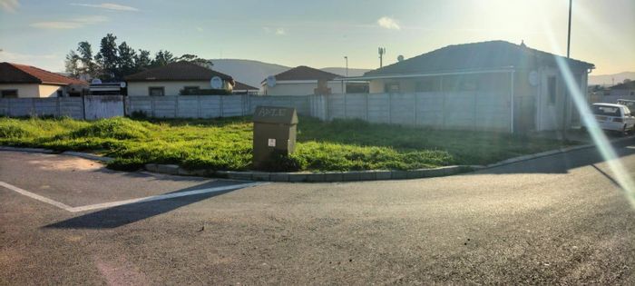 Paarl Central: For Sale, Vacant Land Residential with scenic views and community access.