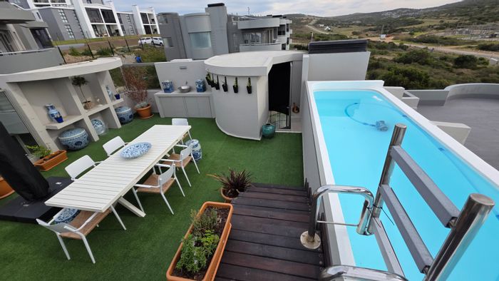 Island View Apartment For Sale: Rooftop garden, pool, spacious living, pet-friendly.
