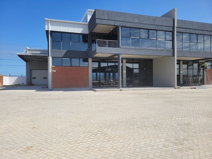 Commercial space to rent in Pacaltsdorp with ample floor area and secure parking.