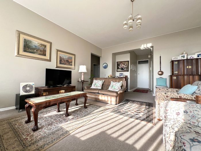 For Sale: Apartment in St Georges Park with sea view, secure complex, parking.