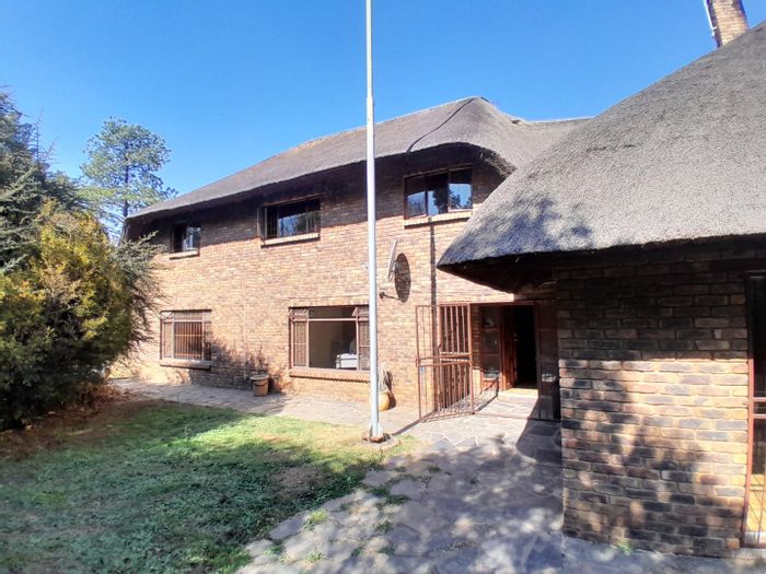 For Sale: House in Randjesfontein AH with stables, cottages, and swimming pool.