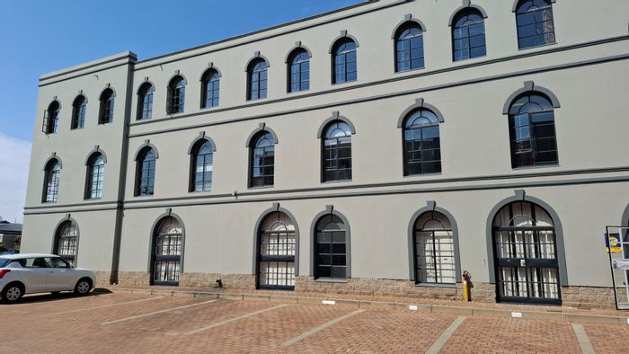 Commercial space to rent in Grand Central with parking, strong room, and connectivity.