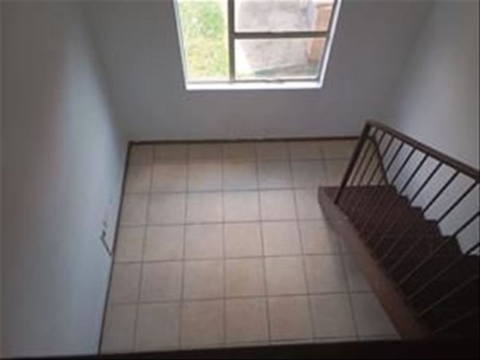 1-Bedroom Apartment for Sale in Kempton Park Central with Garage and Functional Layout.