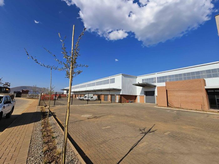 Industrial warehouse to rent in Irene: 1224m², easy access, direct landlord communication.
