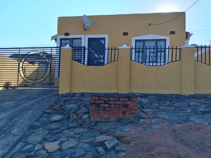 Imbali House For Sale: 3 bedrooms, fenced yard, extra rooms for rental.