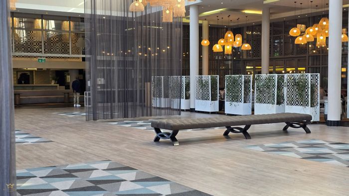 Commercial Space To Rent in Woodstock: Prime location, parking, and 24/7 security.